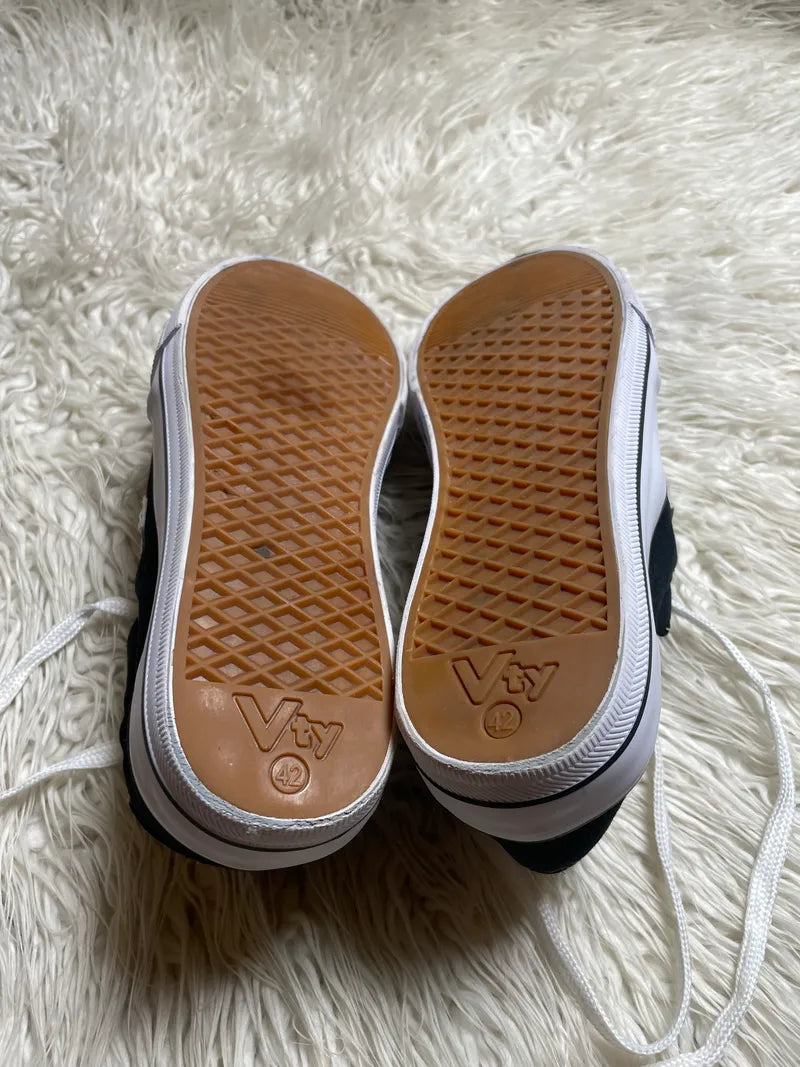 Vty Black Lo Top Hi Sole Sneakers