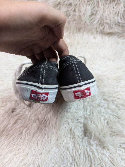 Vans Authentic | Black & White | Lo Top