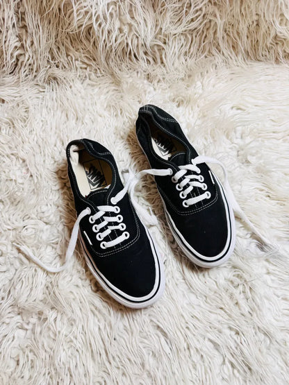 Vans Authentic | Black & White | Lo Top