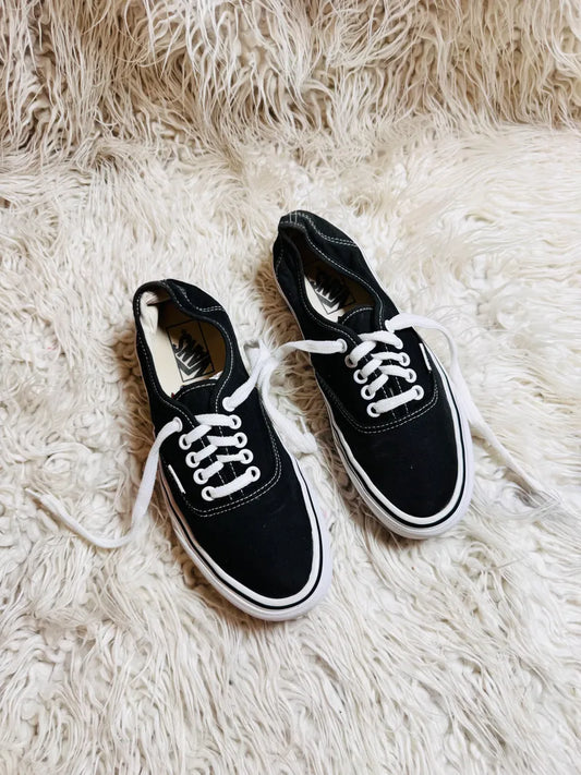 Vans Authentic | Black & White | Lo Top