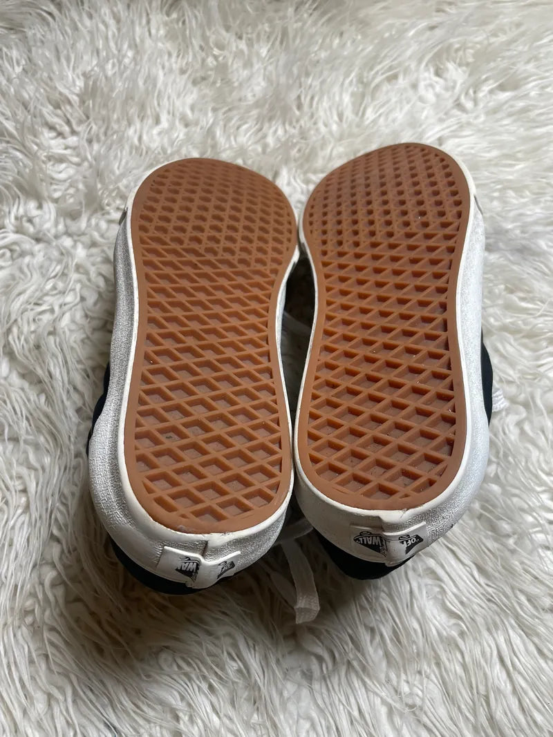 Vans | Black & White | Lo Top | Old Skool Padded