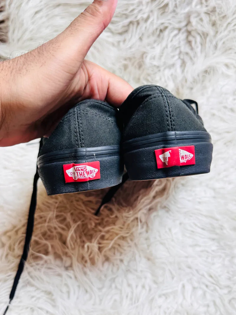 Vans Authentic | Black | Lo Top