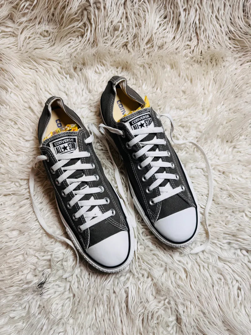 Chuck Taylor | Grey & White | Lo top | Converse