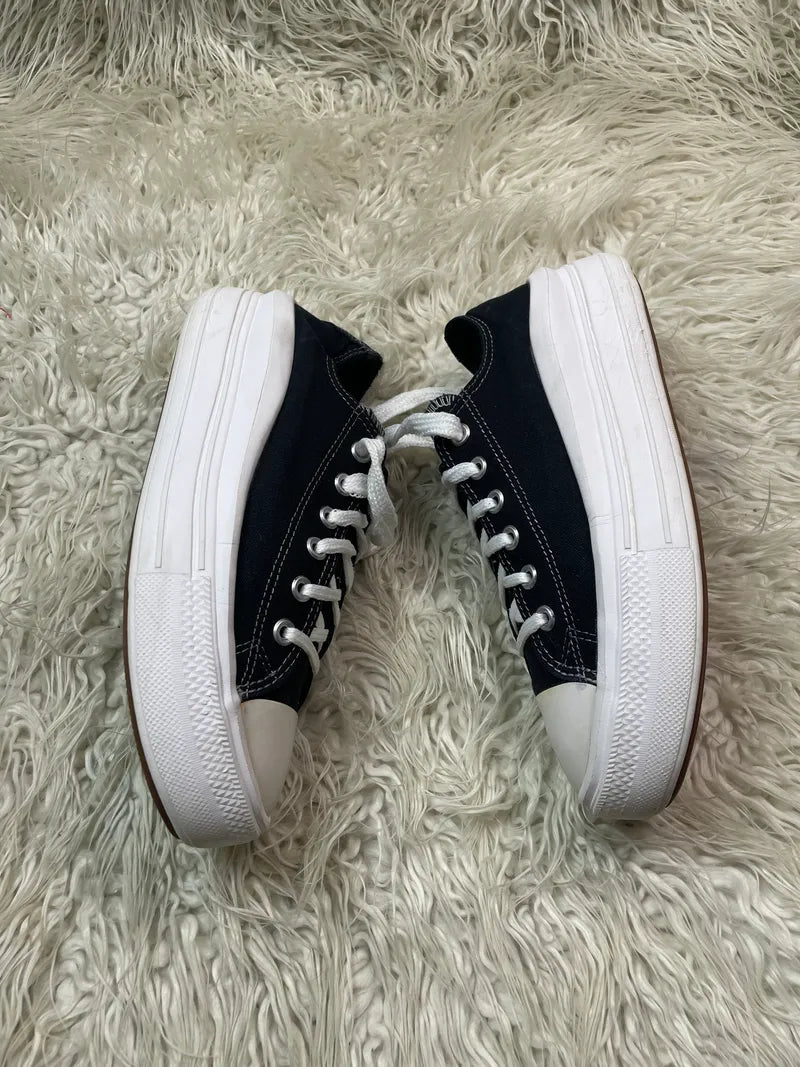 Chuck Taylor | Black & White | Lo Top | Converse Platform