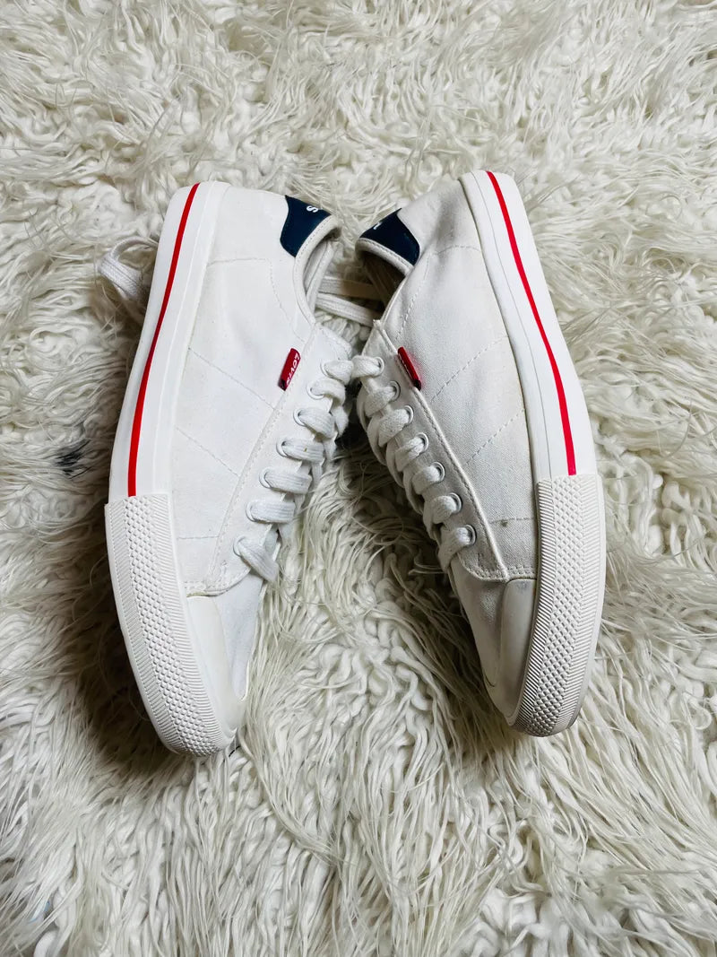 Levi’s | White