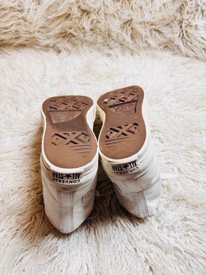 Converse Chuck Taylor All Star Lift Hi heart trainers in white