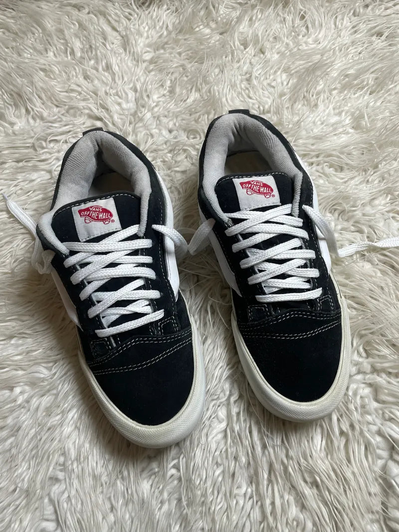 Vans Knu Skool Skate Shoes - Black/True White