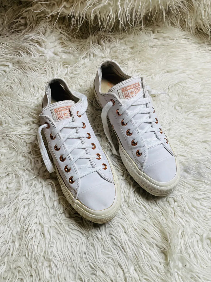 Chuck Taylor | Cream Patent Leather | Lo top | Converse