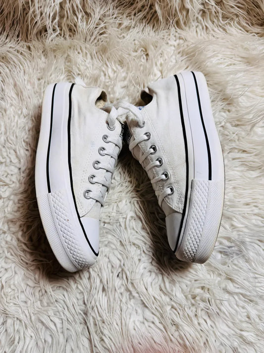 Chuck Taylor | White | Low top| Converse | Platforms