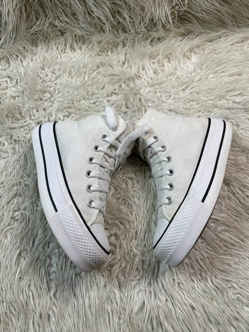 Chuck Taylor | White | High top| Converse | Platforms