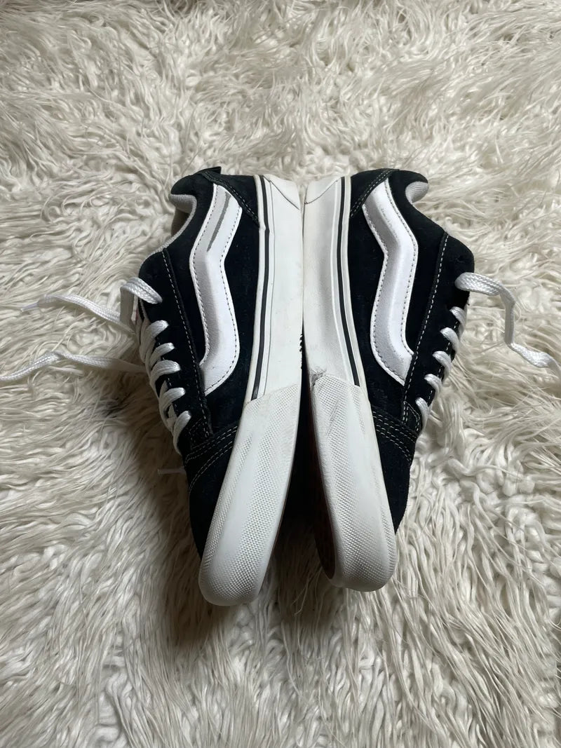 Vans Knu Skool Skate Shoes - Black/True White