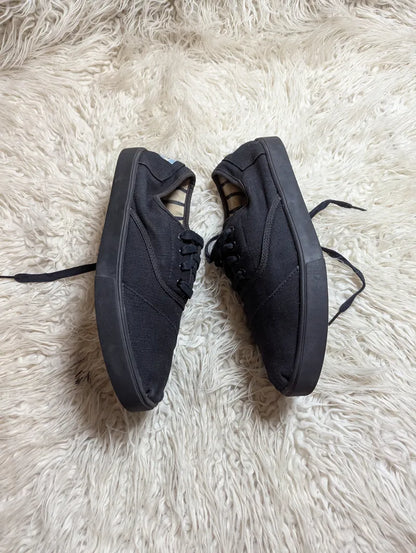 black canvas TOMS Cordones Cupsole lace-up casual sneakers.