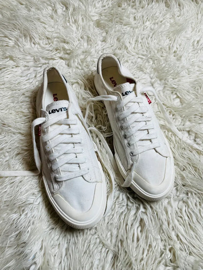 Levi’s | White