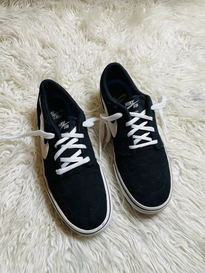 Nike men’s | Black & White
