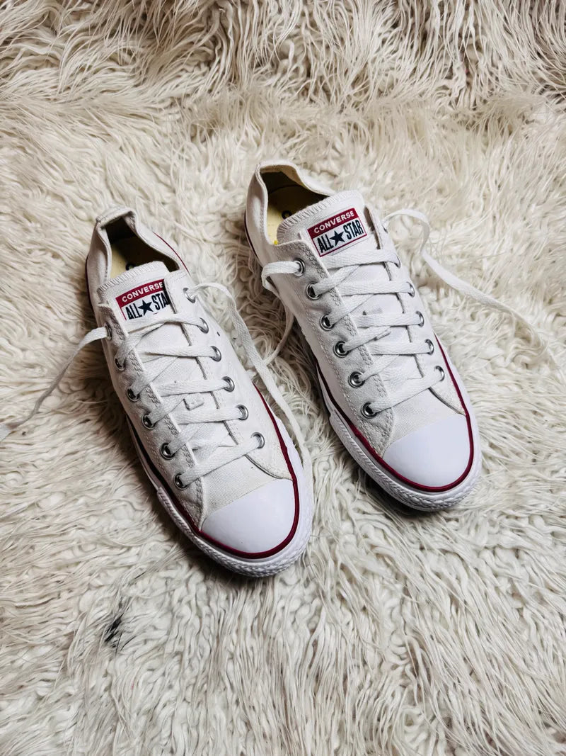 Chuck Taylor | & White | Lo top | Converse