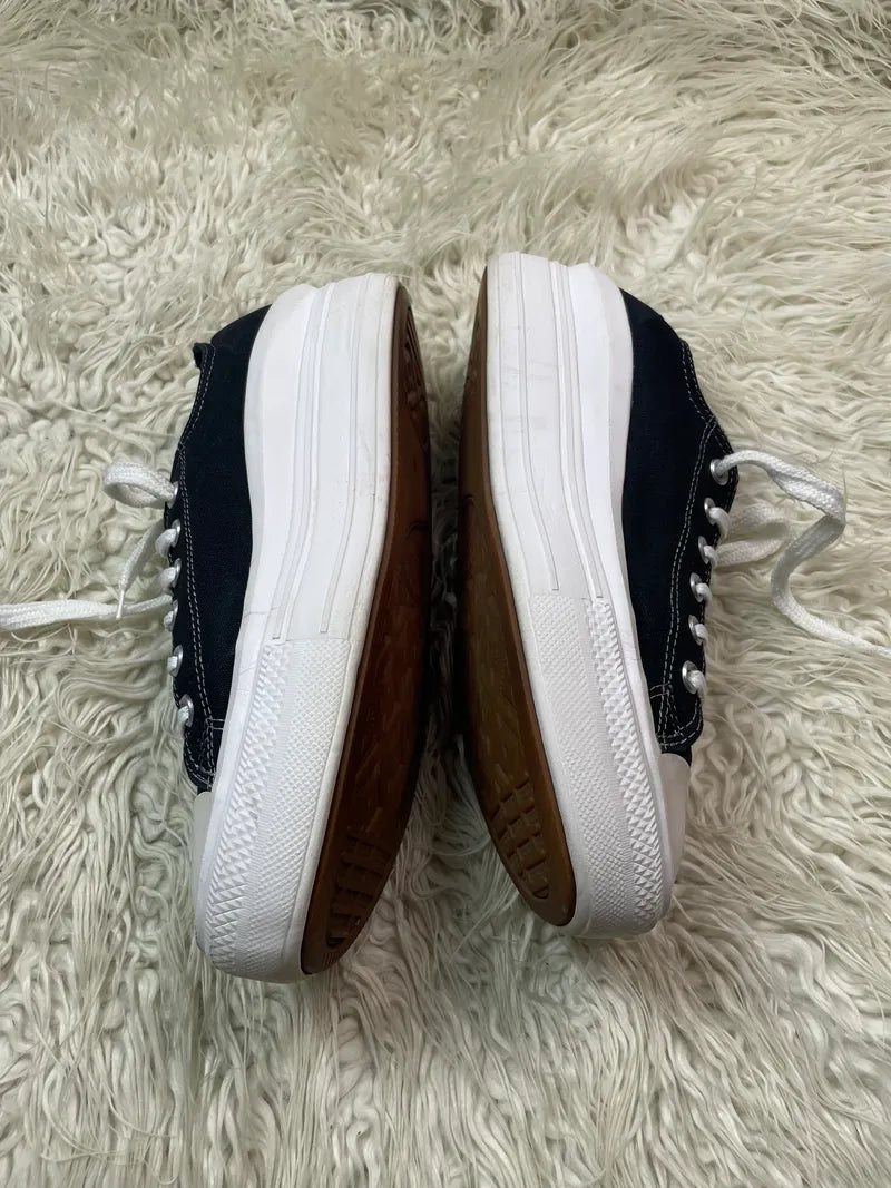 Chuck Taylor | Black & White | Lo Top | Converse Platform