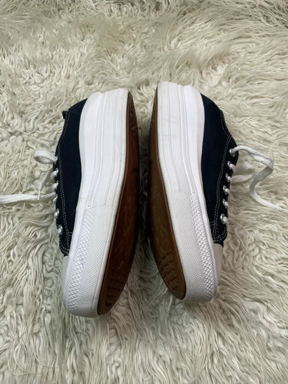 Chuck Taylor | Black & White | Lo Top | Converse Platform