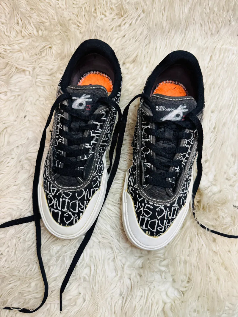 Low top sneakers ❣️