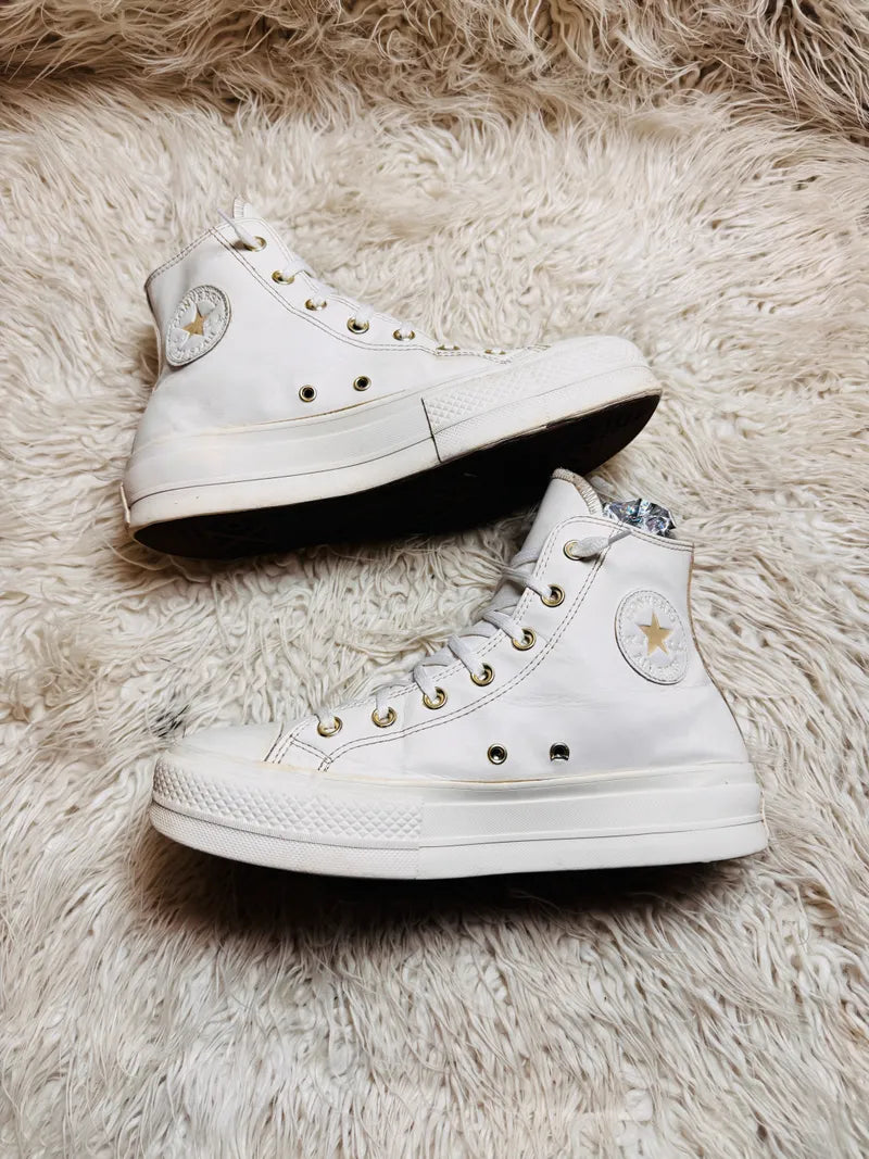 Converse Chuck Taylor All Star Lift Hi heart trainers in white
