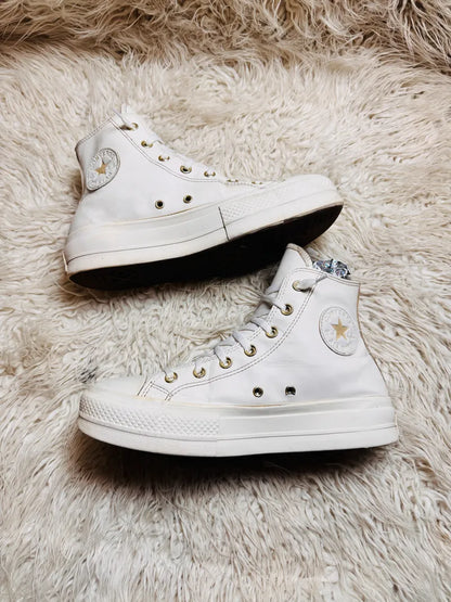 Converse Chuck Taylor All Star Lift Hi heart trainers in white
