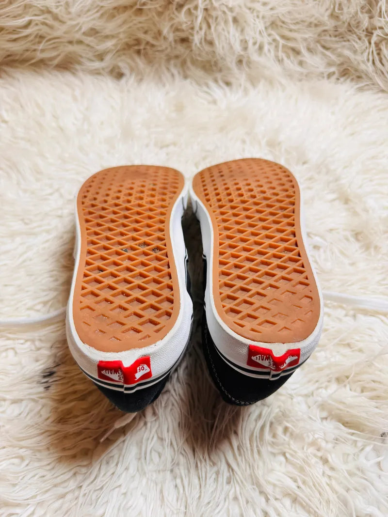 Vans | Black & White | At Wood