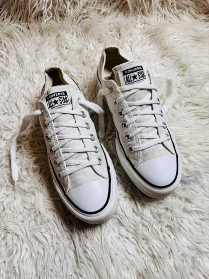 Chuck Taylor | White | Low top| Converse | Platforms