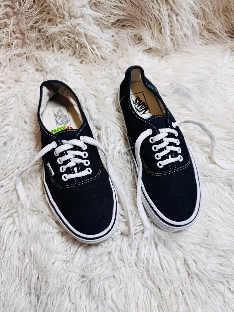 Vans Authentic | Black & White | Lo Top
