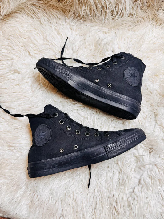 Chuck Taylor | Black  | High top| Converse| padded