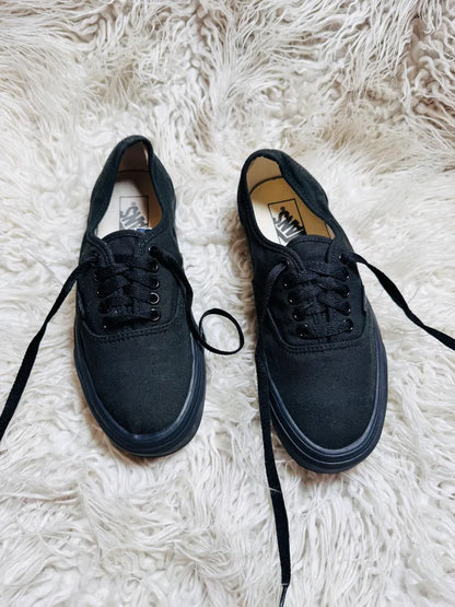 Vans Authentic | Black | Lo Top