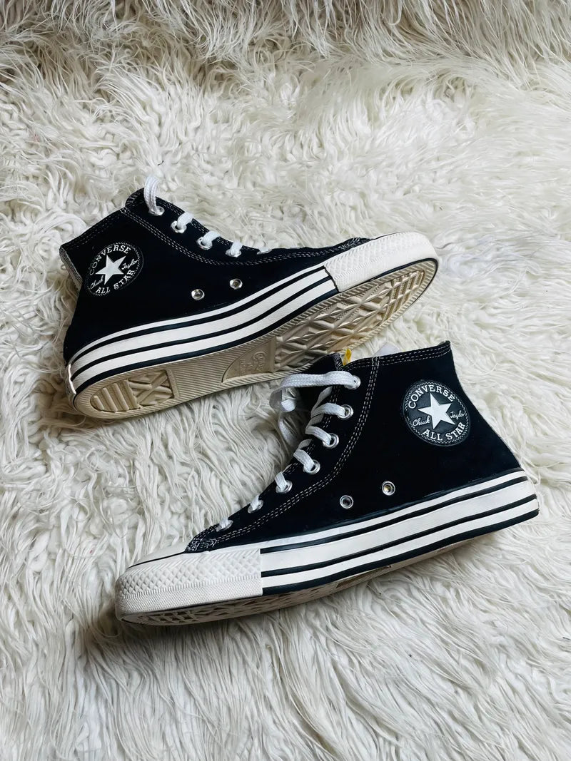 Chuck Taylor | Black & White | High top| Converse | Padded