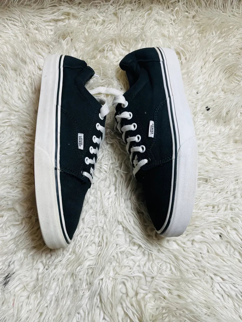 Vans Authentic | Black & White | Lo Top