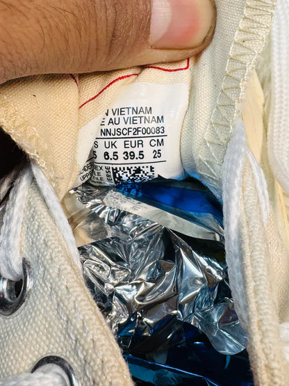 Chuck Taylor 70s Lo Top cream Color
