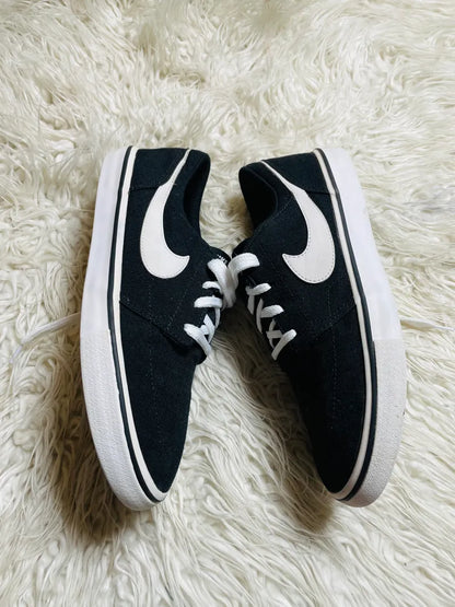 Nike men’s | Black & White