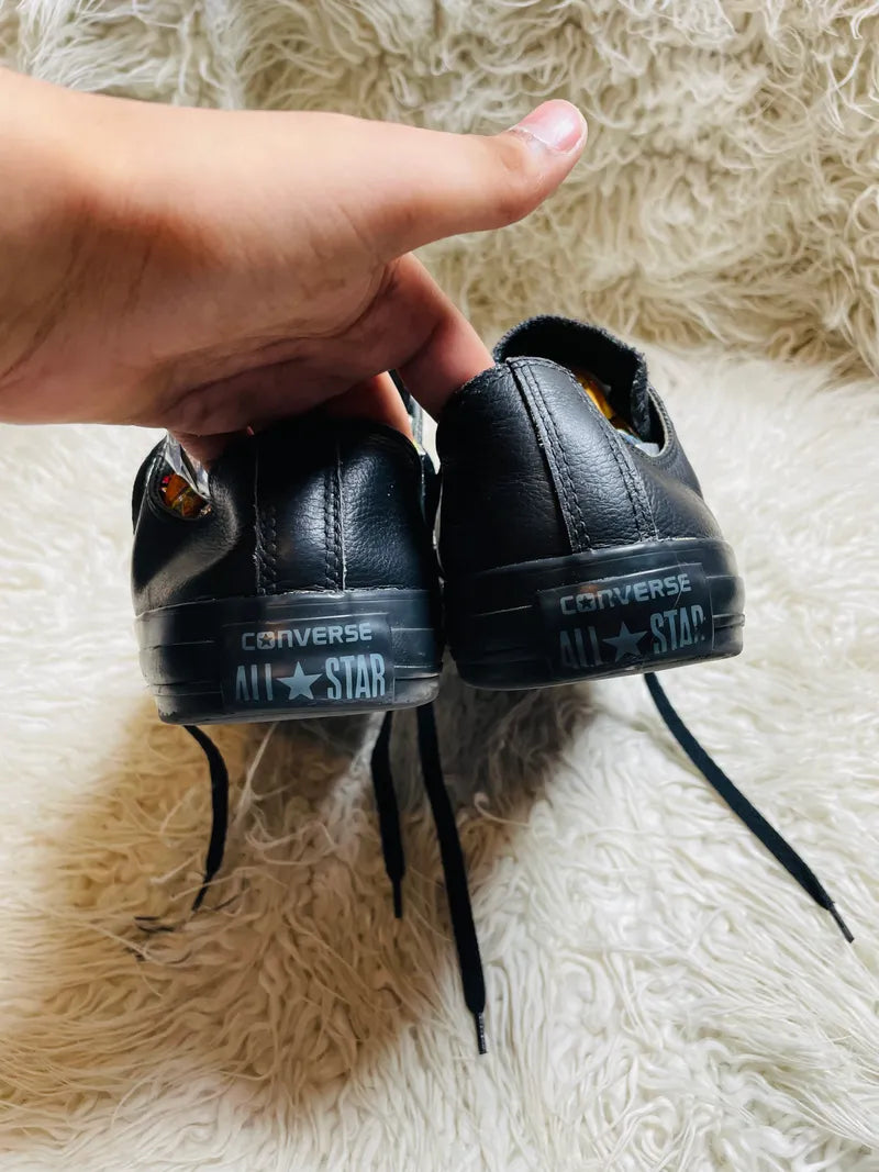 Chuck Taylor | Black | Leather | Lo top | Converse