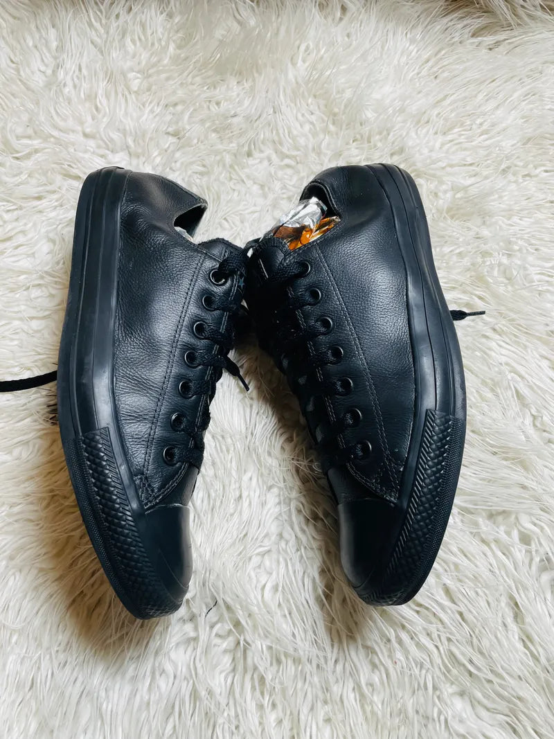 Chuck Taylor | Black | Leather | Lo top | Converse