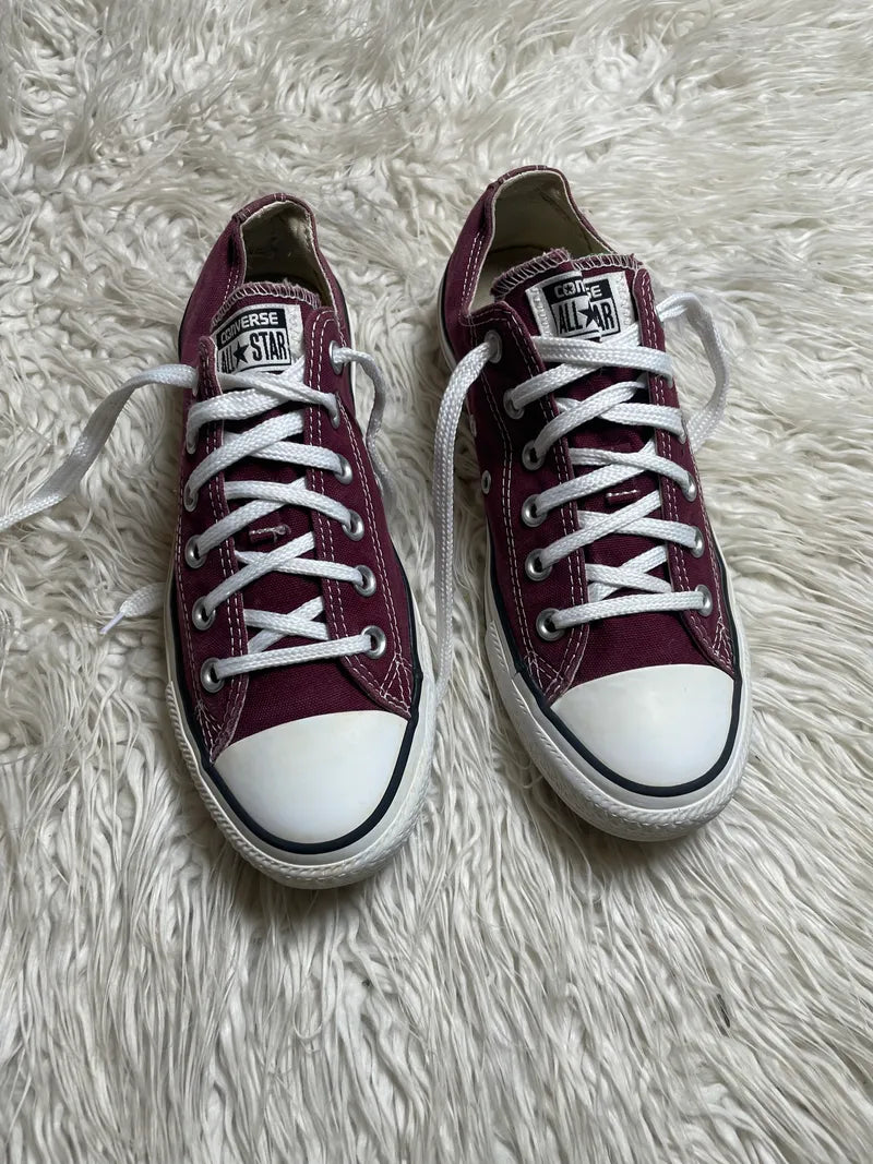 Chuck Taylor | Maroon & White | Lo top | Converse
