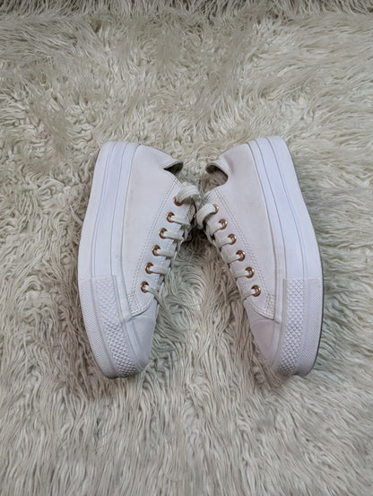 Chuck Taylor | White | Low top| Leather | Converse | Platforms