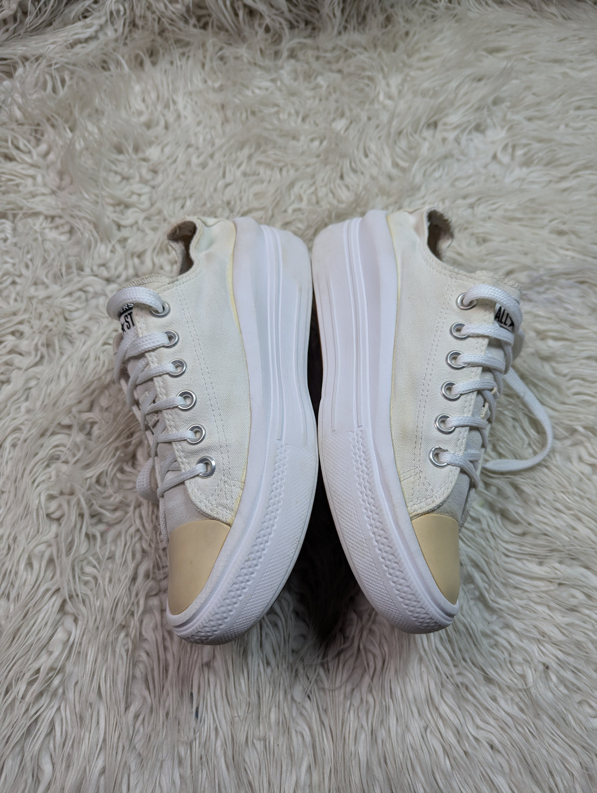 Chuck Taylor | White | Lo top | Converse | platform