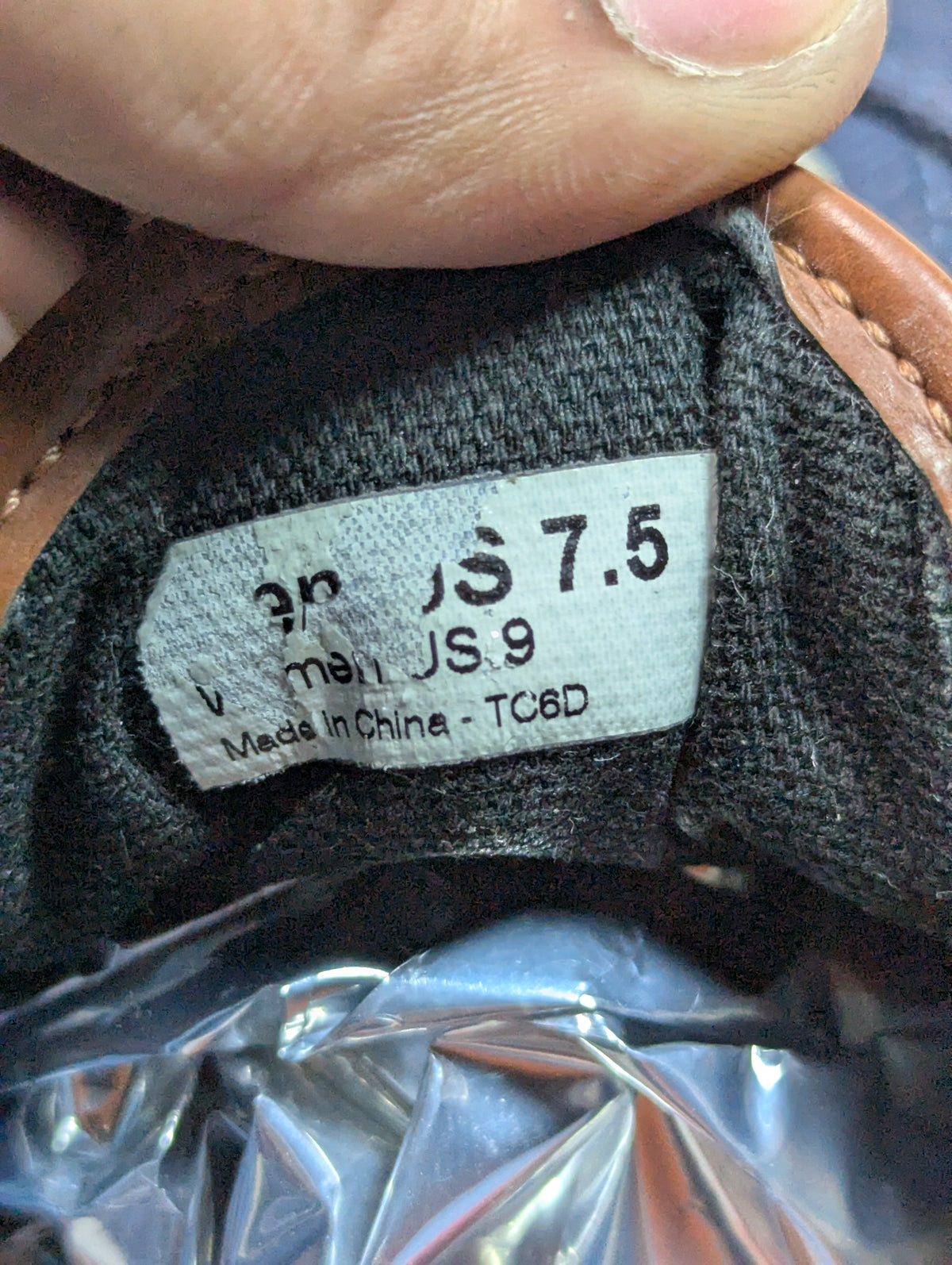 Low-top canvas skate shoes