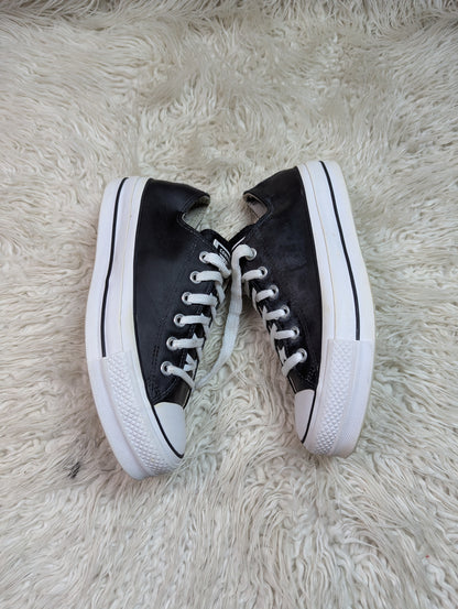 Chuck Taylor | Black & White | Lo top | Leather | Converse