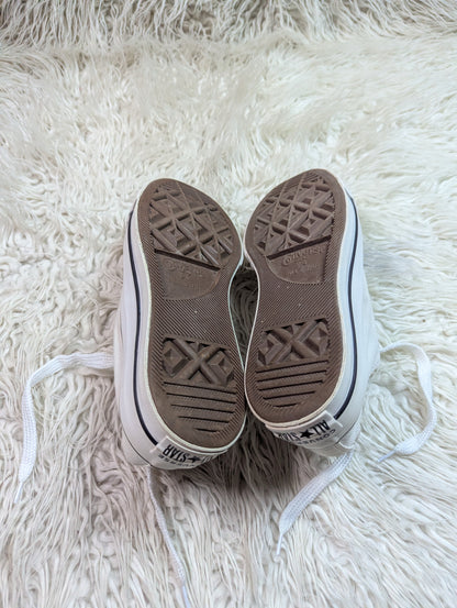 Chuck Taylor | White | Low top| Converse | Platforms