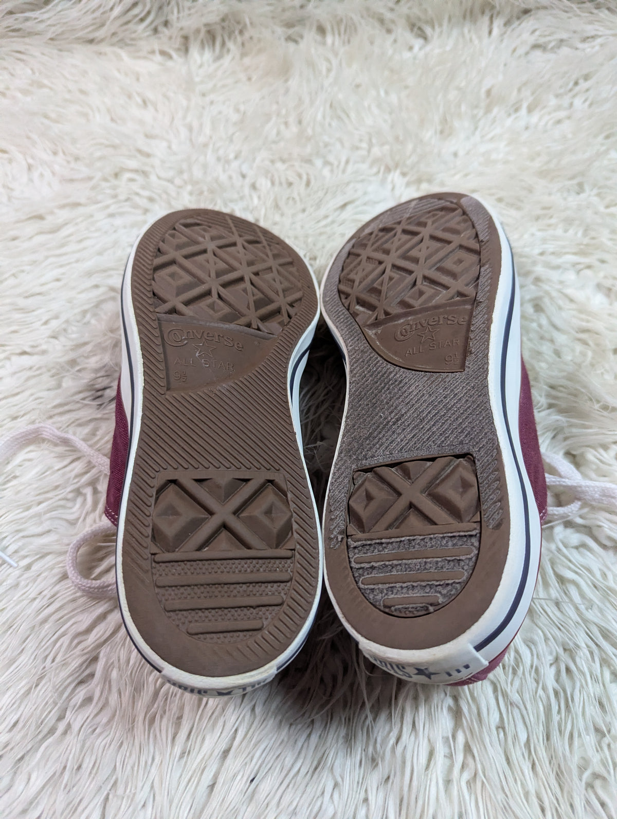 Chuck Taylor | Burgundy & White | Lo top | Converse