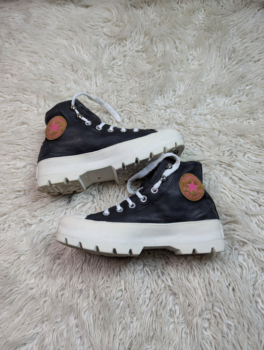 Chuck Taylor

| Black & White | High Heels | Converse