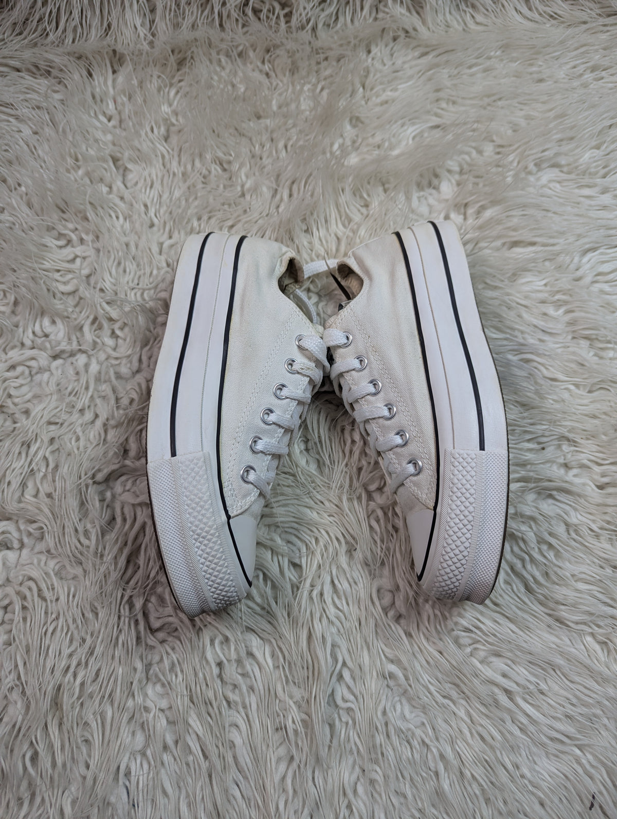 Chuck Taylor | White | Low top| Converse | Platforms