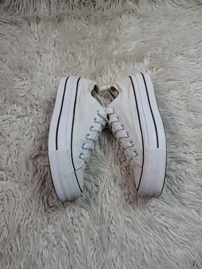 Chuck Taylor | White | Low top| Converse | Platforms