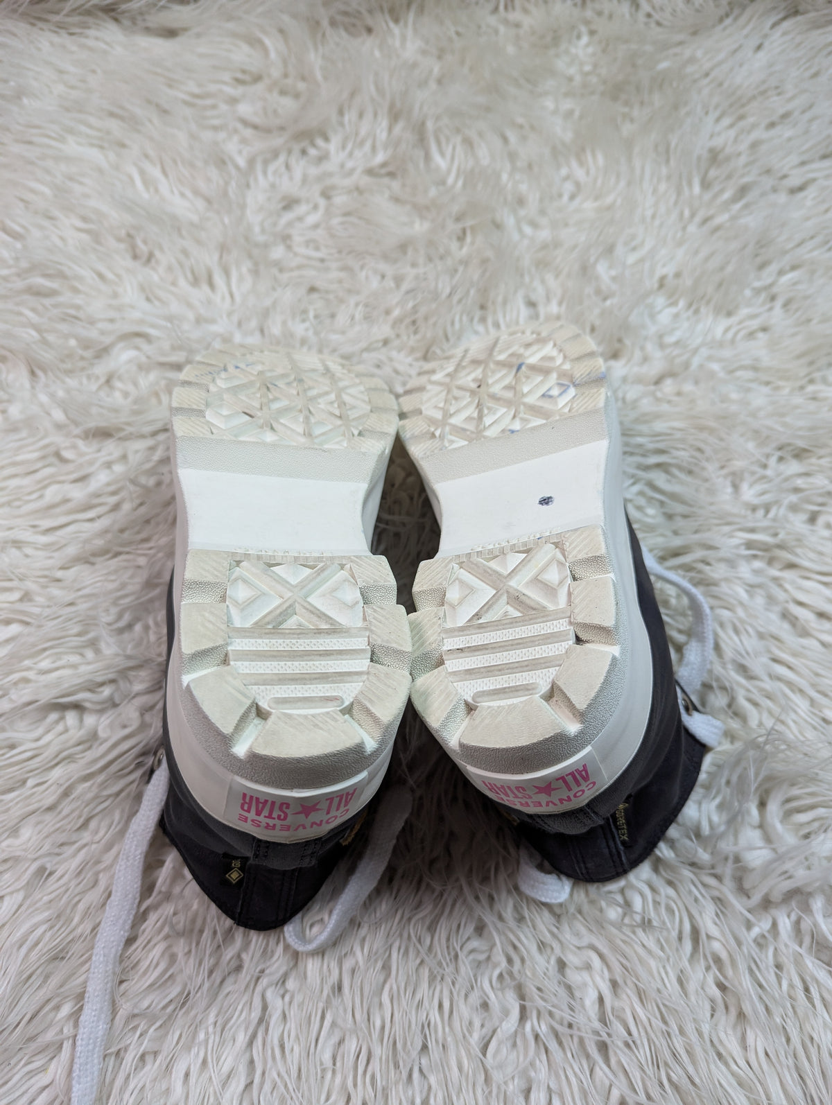 Chuck Taylor

| Black & White | High Heels | Converse