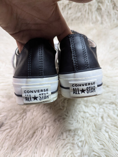 Chuck Taylor | Black & White | Lo top | Leather | Converse