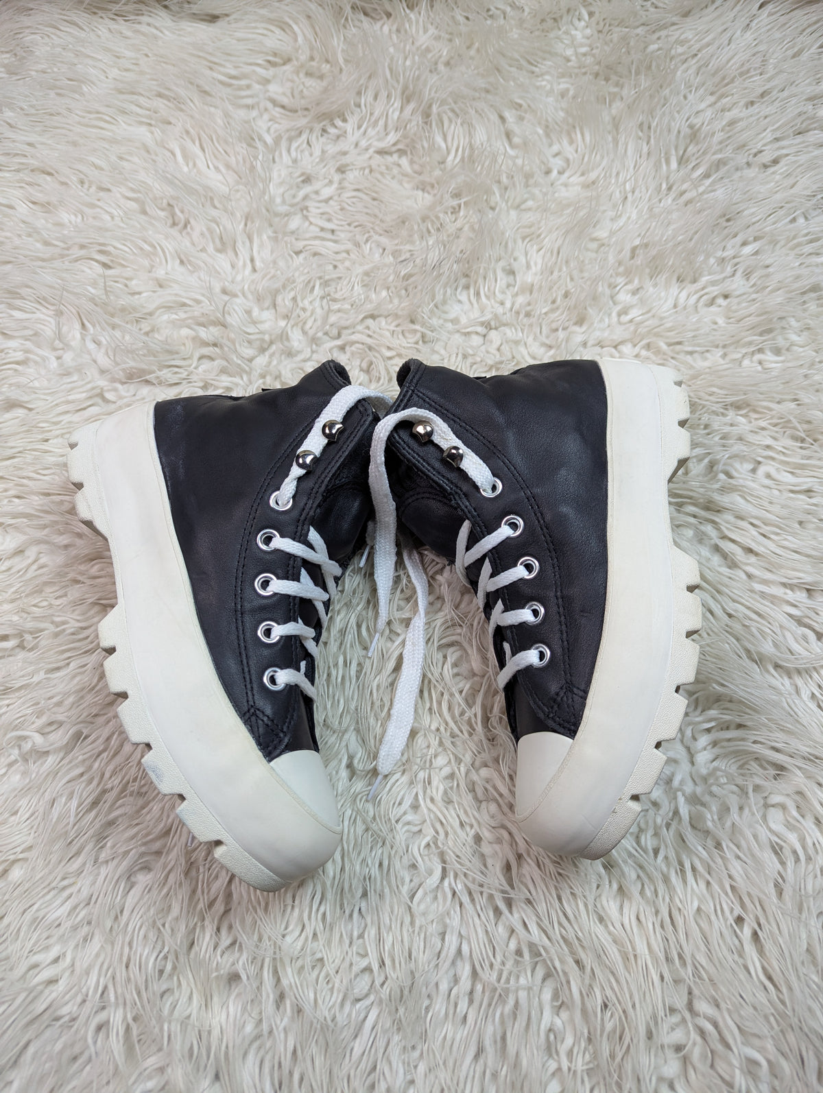 Chuck Taylor

| Black & White | High Heels | Converse