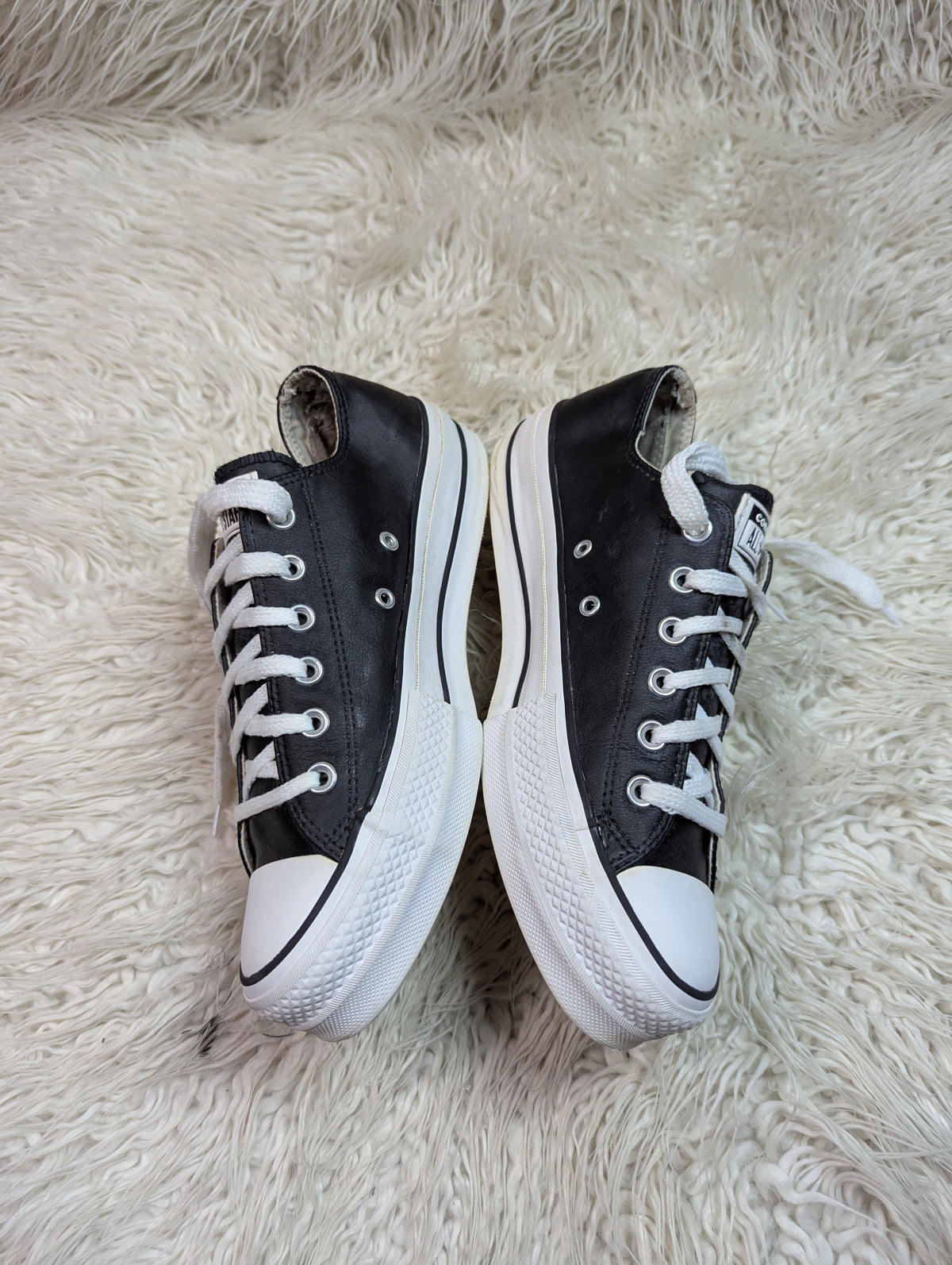 Chuck Taylor | Black & White | Lo top | Leather | Converse