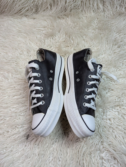 Chuck Taylor | Black & White | Lo top | Leather | Converse